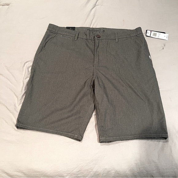QUIKSILVER STRAIGHT FIT SHORTS🏝️ - Picture 1 of 11